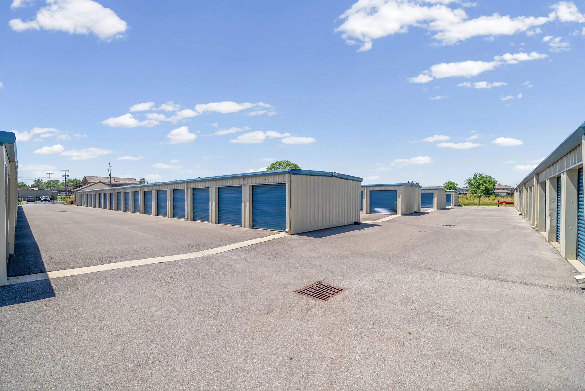 riverbend-self-storage-clean-drive-up-facility-hopkinsville-ky Clean drive-up storage facility at Riverbend Self Storage in Hopkinsville, Kentucky