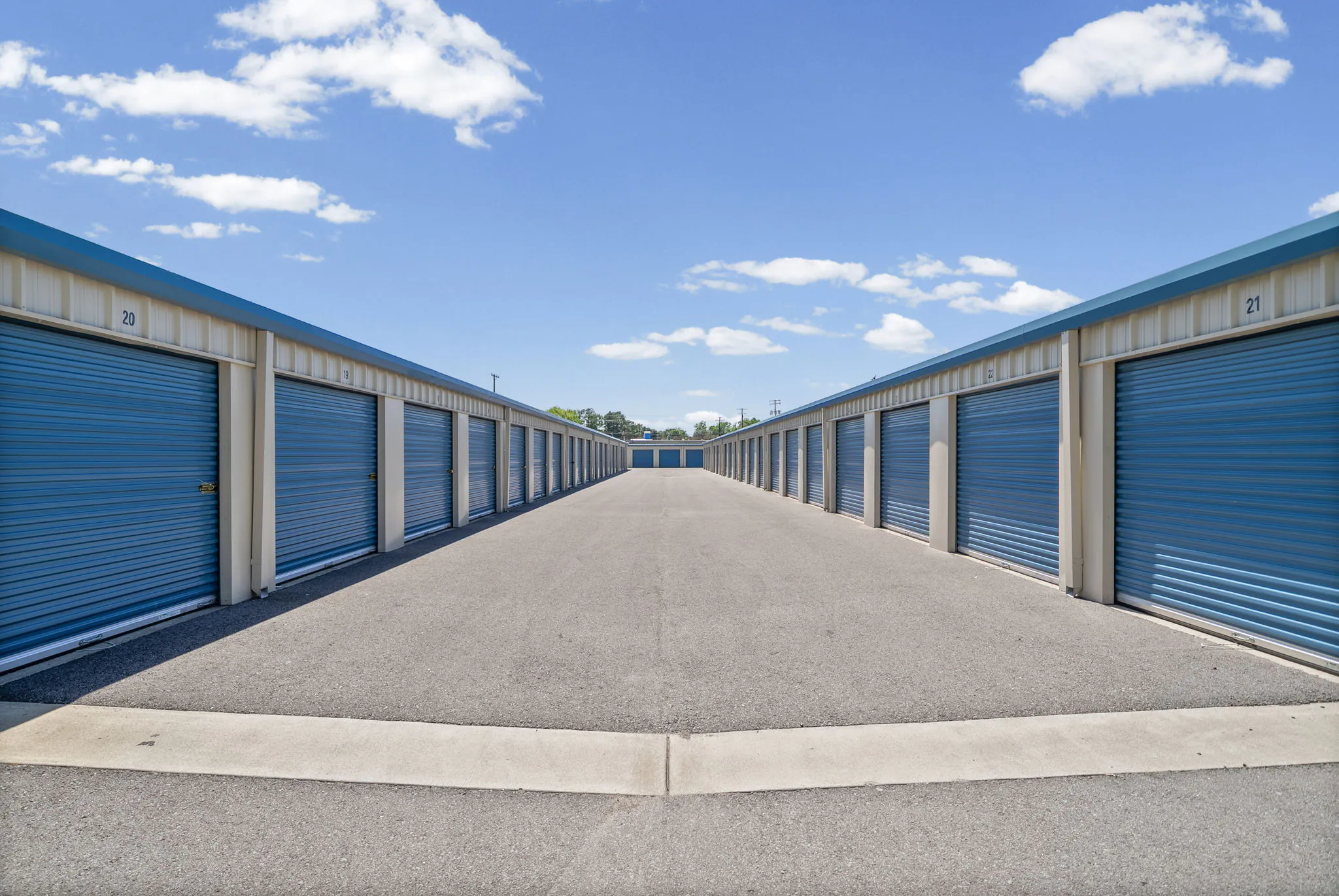 riverbend-self-storage-drive-up-units-hopkinsville-ky Drive-up storage units at Riverbend Self Storage in Hopkinsville, Kentucky